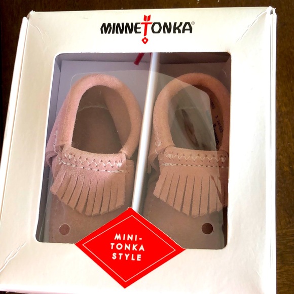 Minnetonka Alex Moccasins - Picture 1 of 9